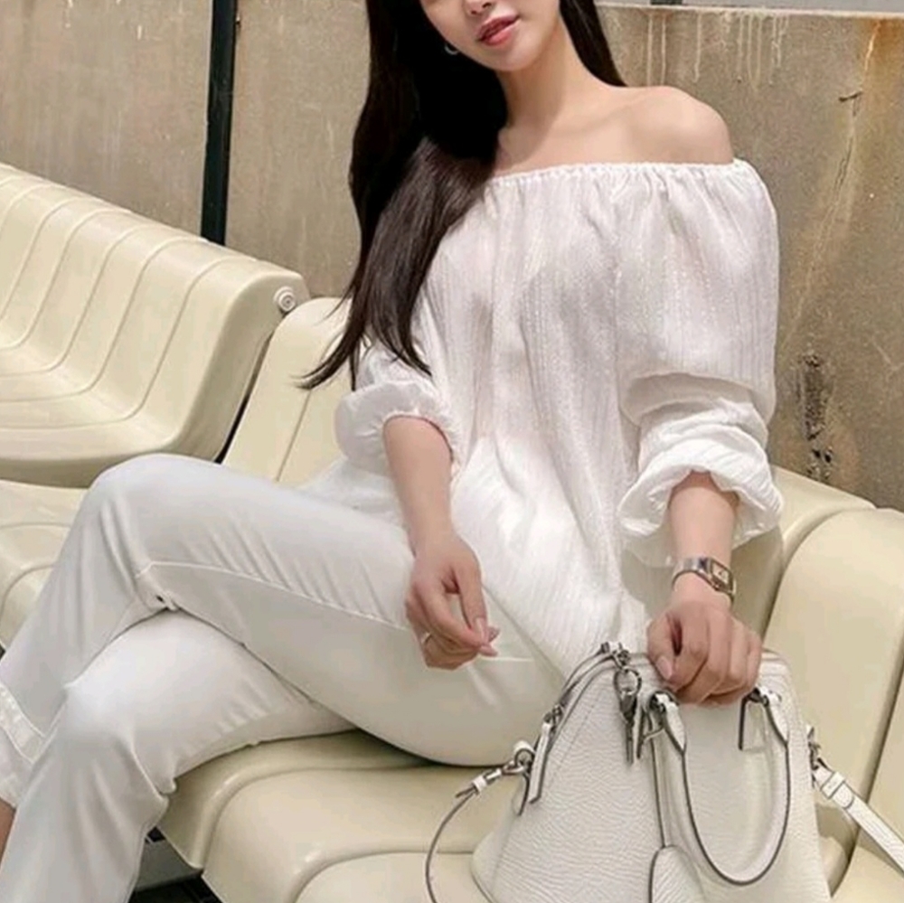 Off shoulder lantern sleeve blouse